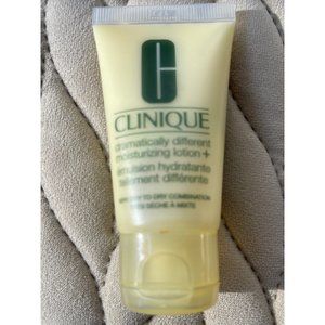 Clinique Dramatically Different Moisturizing Lotion + Travel Tria; Sample Size